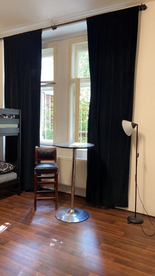Apartment Moon Прага Экстерьер фото