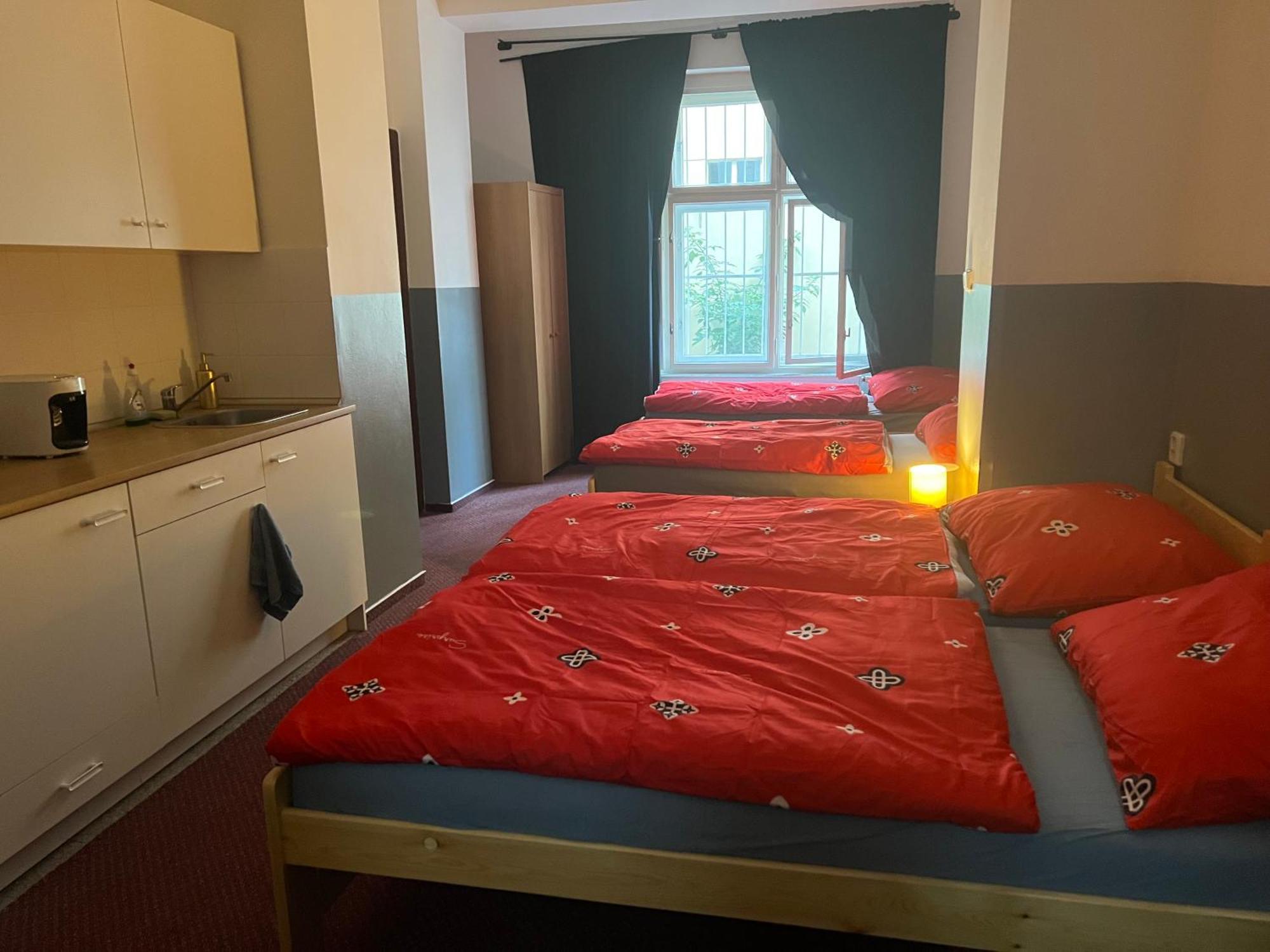Apartment Moon Прага Экстерьер фото