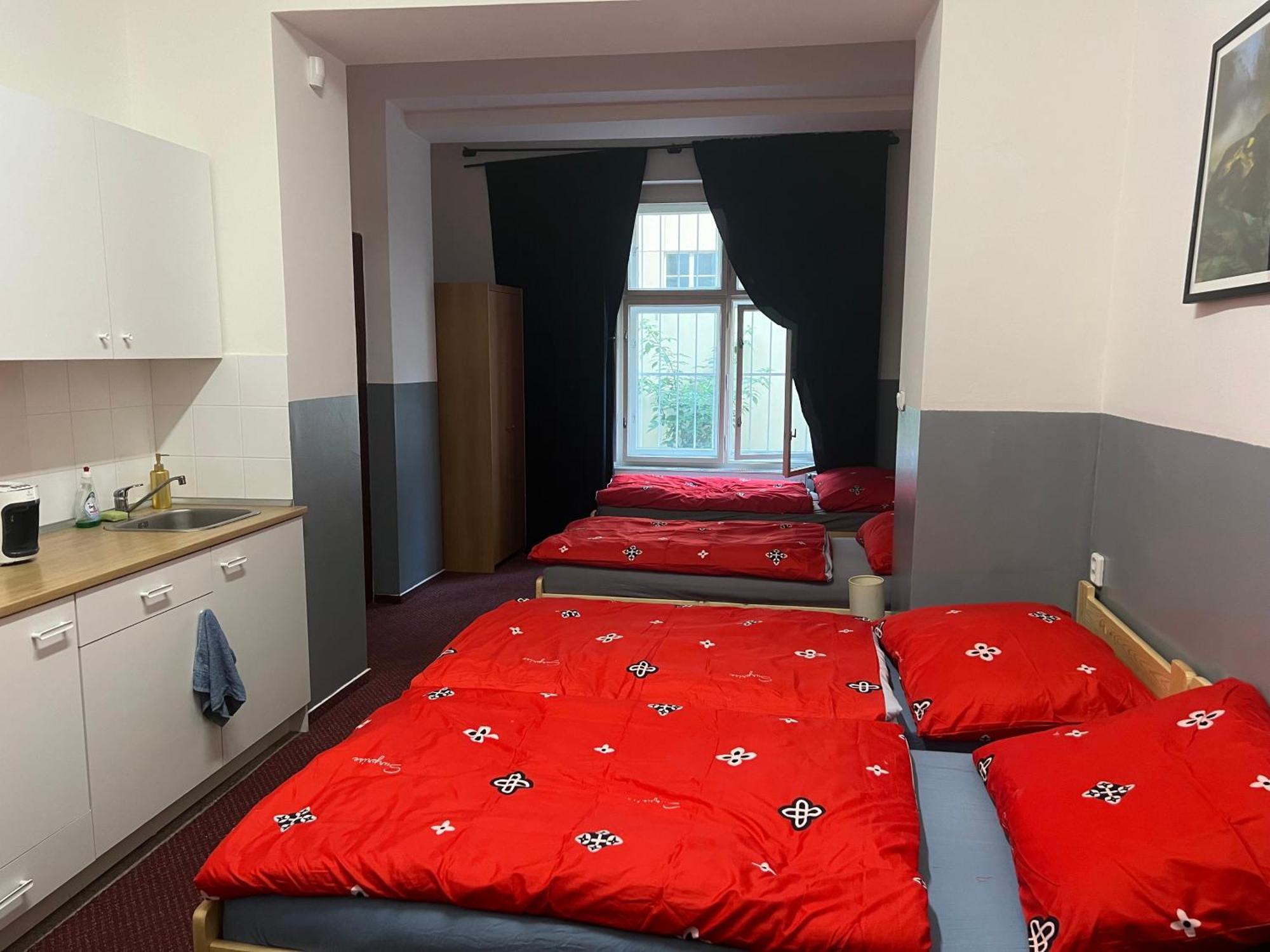 Apartment Moon Прага Экстерьер фото